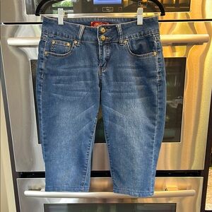 Blue Cropped Ankle Jeans with Faded Wash